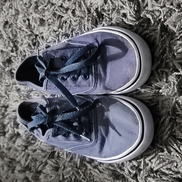 Airwalk Other - ❣️Girls Size 3 Blue Canvas Sneaker❣️